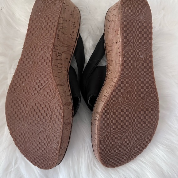 Black Eddie Bauer Wedge Sandal - Picture 3 of 5